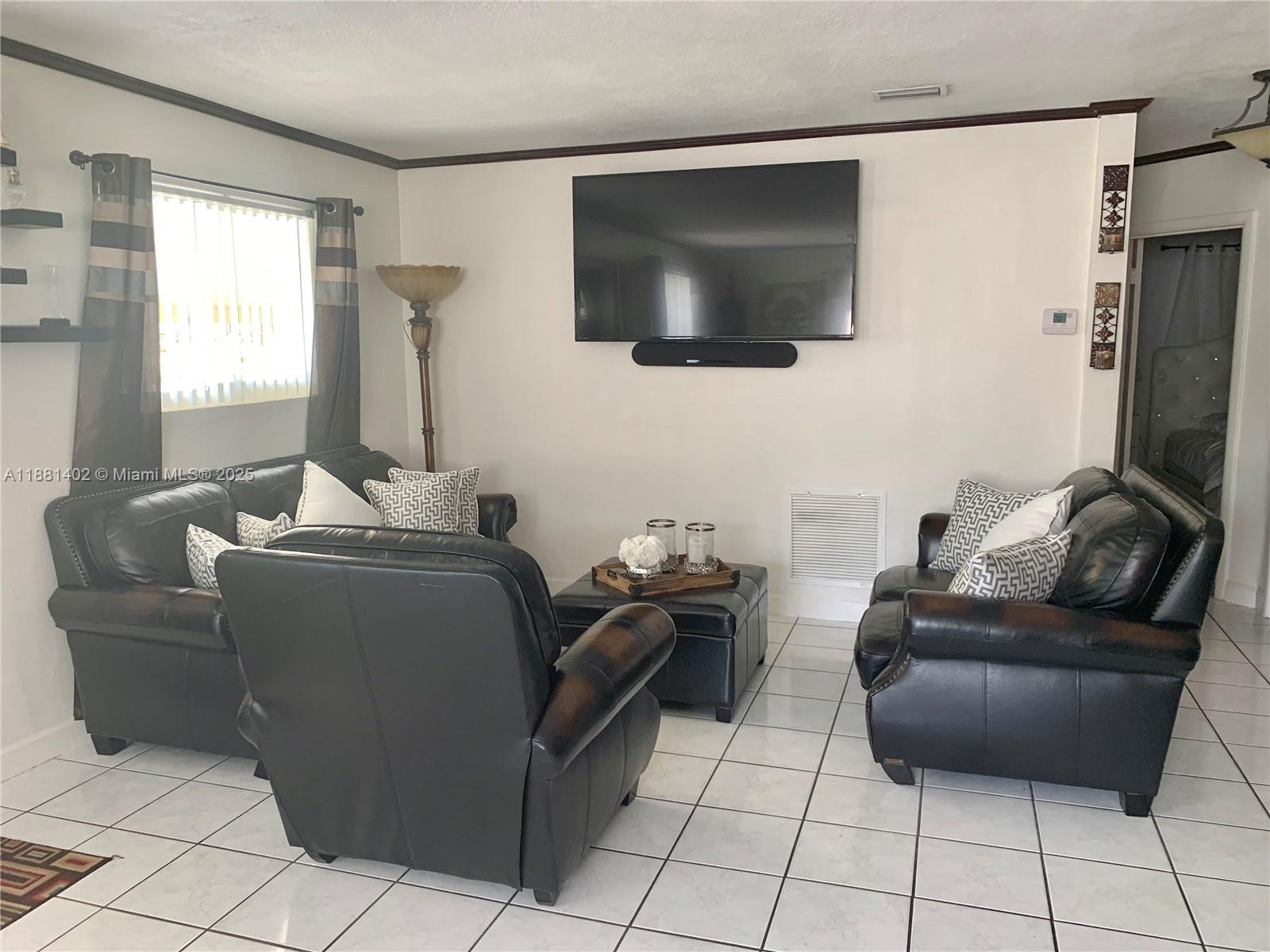 DAVIE HEIGHTS - Residential Lease