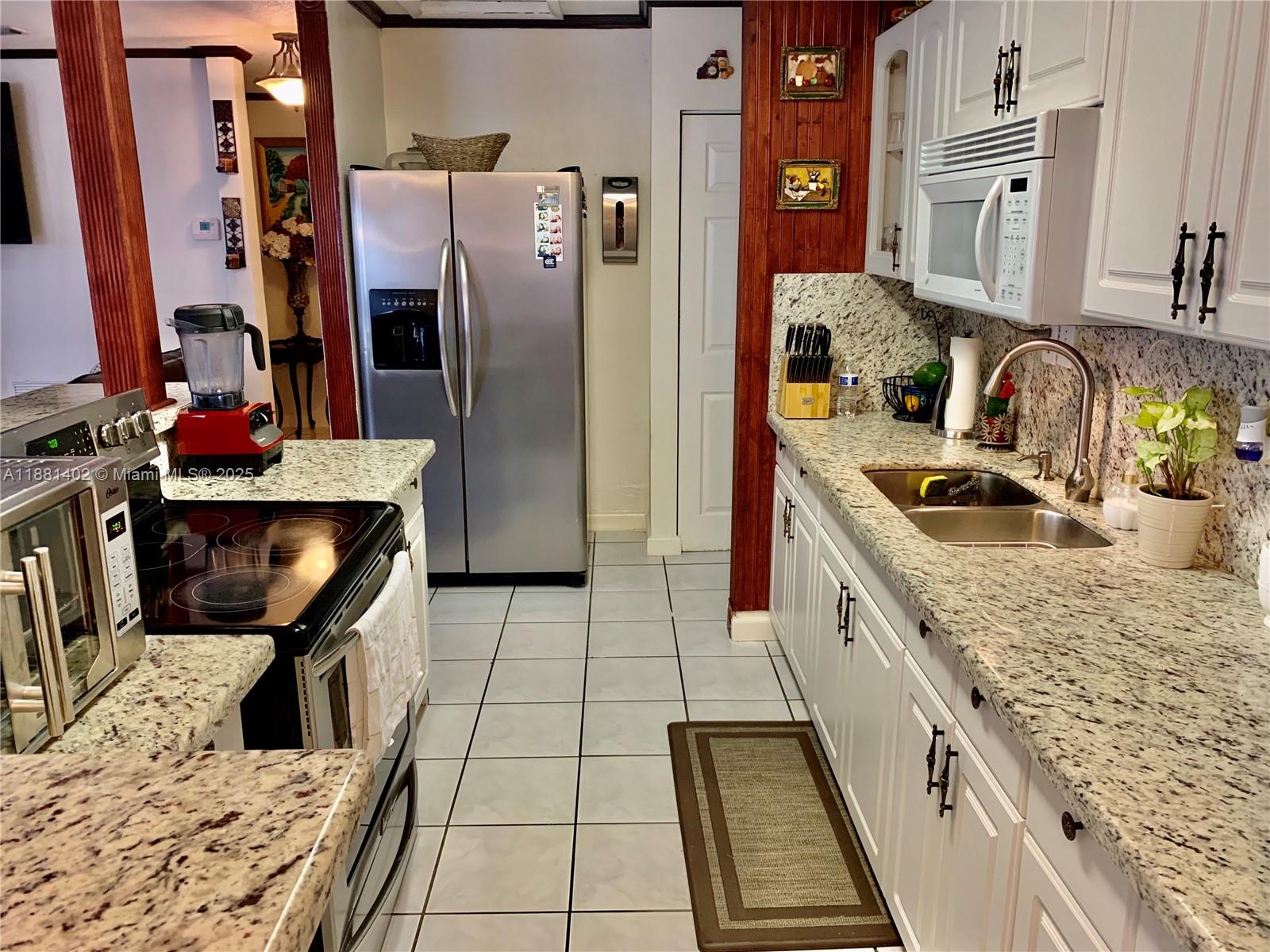 DAVIE HEIGHTS - Residential Lease