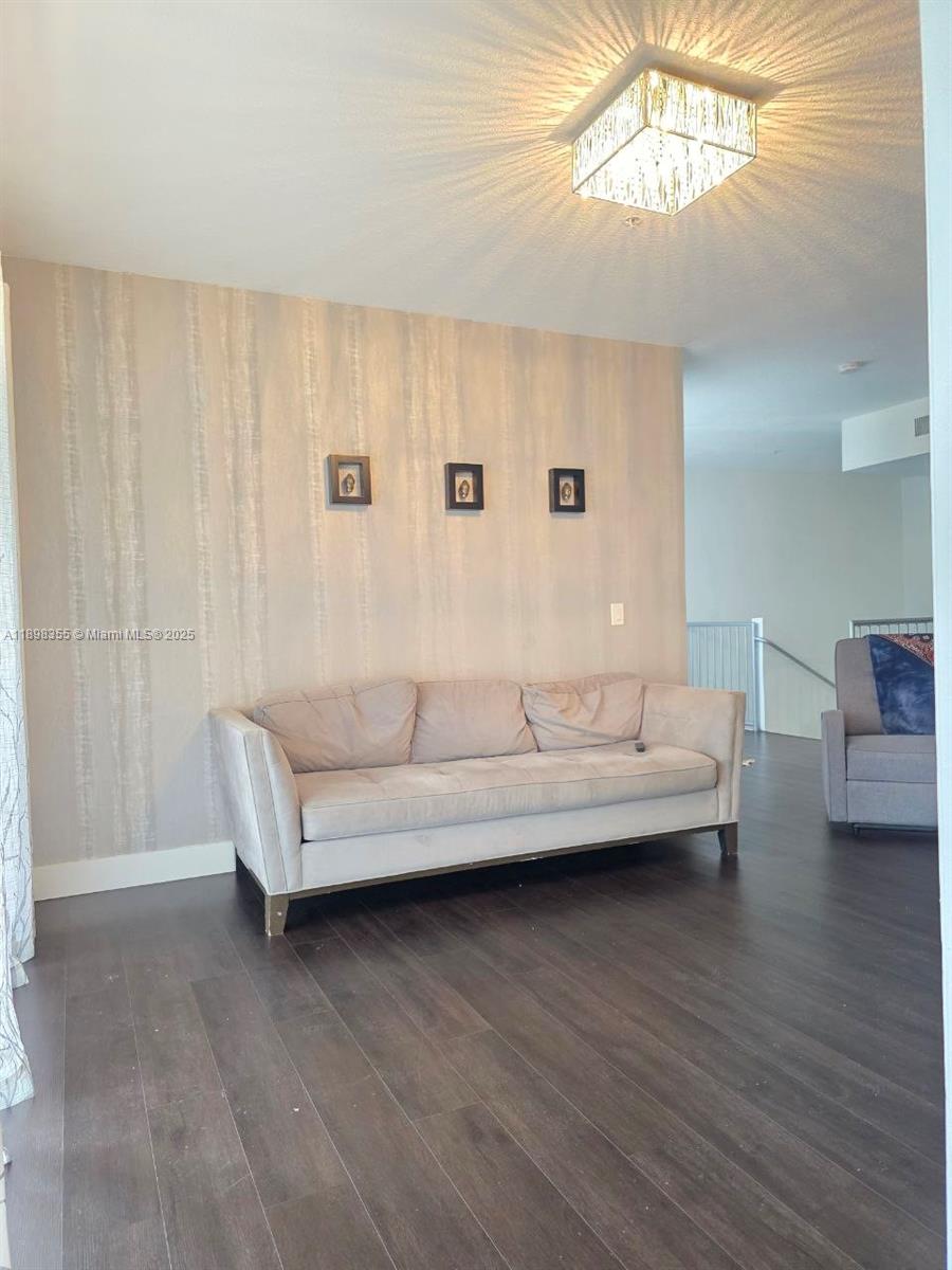 THE COURTS AT DORAL ISLES - Residential