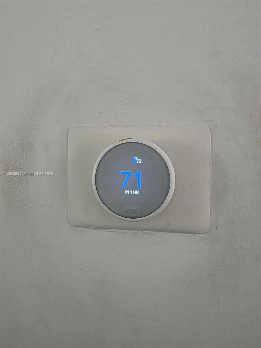 THE COURTS AT DORAL ISLES - Residential