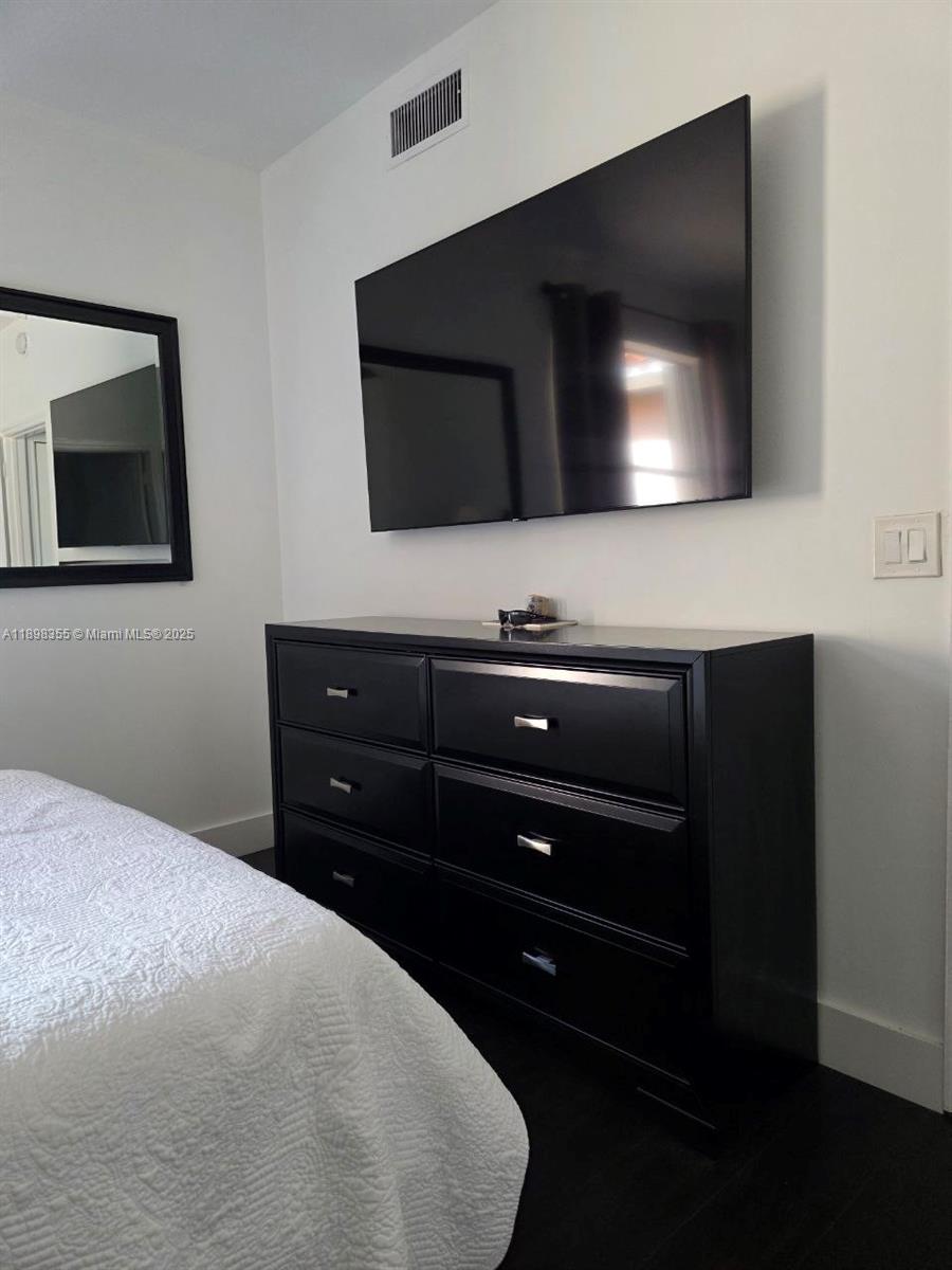 THE COURTS AT DORAL ISLES - Residential