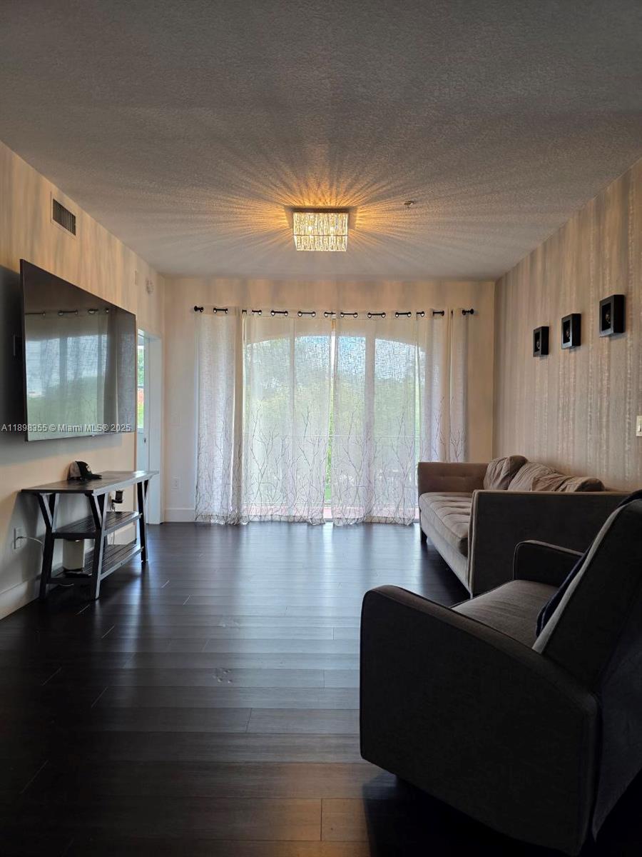 THE COURTS AT DORAL ISLES - Residential