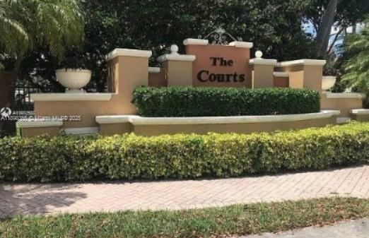 THE COURTS AT DORAL ISLES - Residential