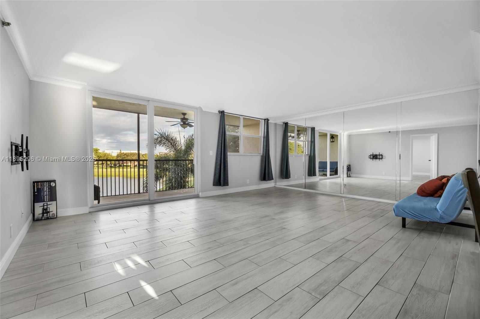ROLLING HILLS GOLF AND - Residential