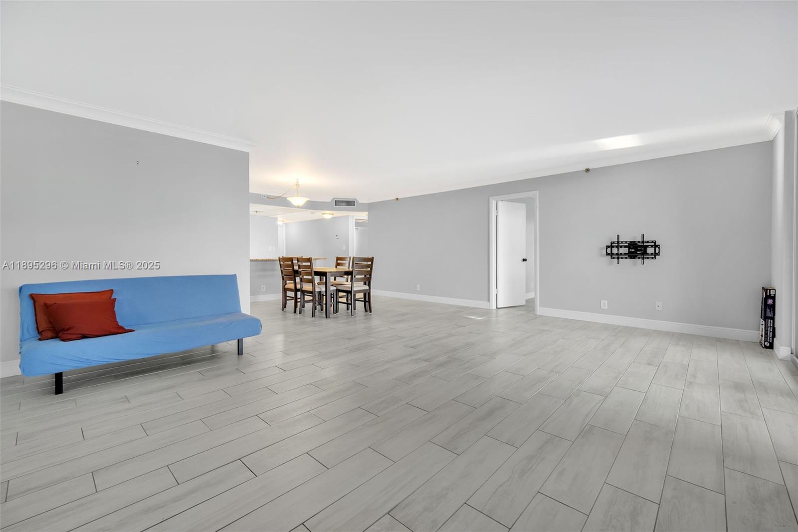ROLLING HILLS GOLF AND - Residential