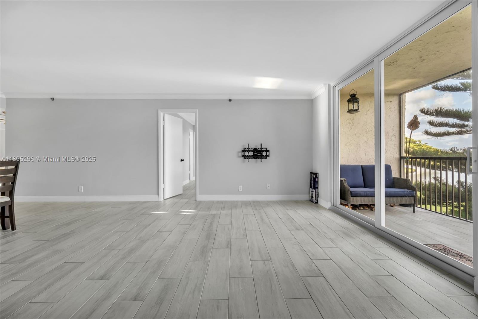 ROLLING HILLS GOLF AND - Residential
