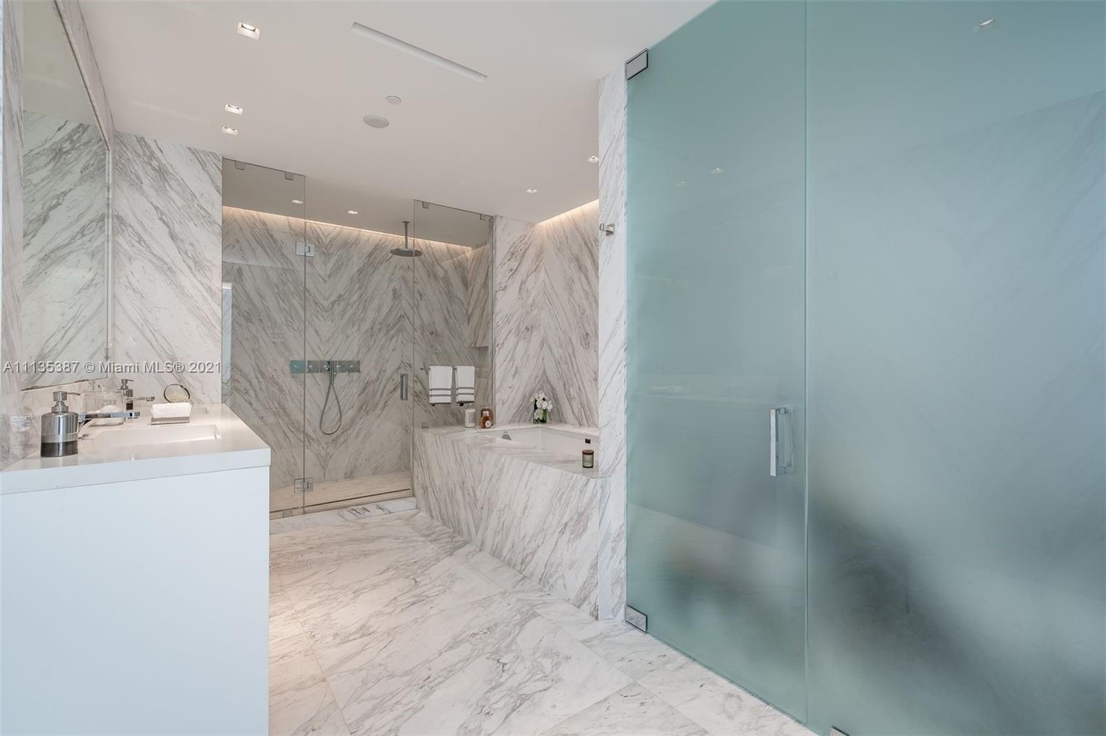 JADE SIGNATURE CONDO - Residential