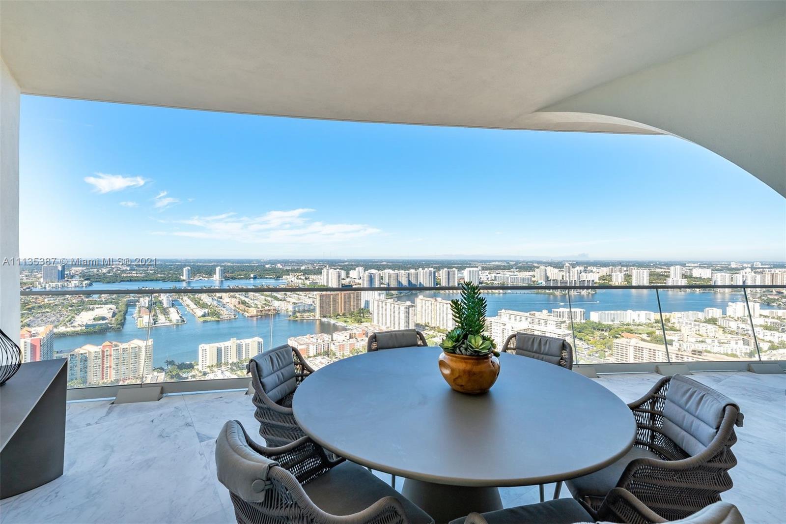 JADE SIGNATURE CONDO - Residential