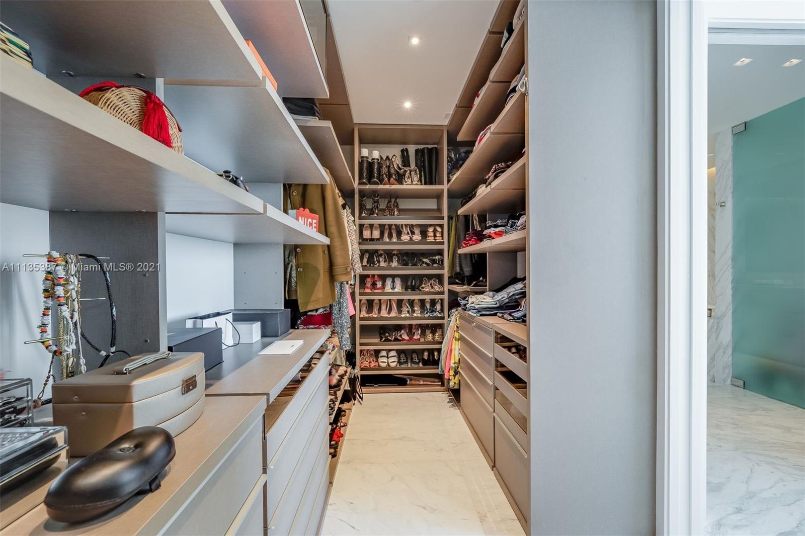 JADE SIGNATURE CONDO - Residential