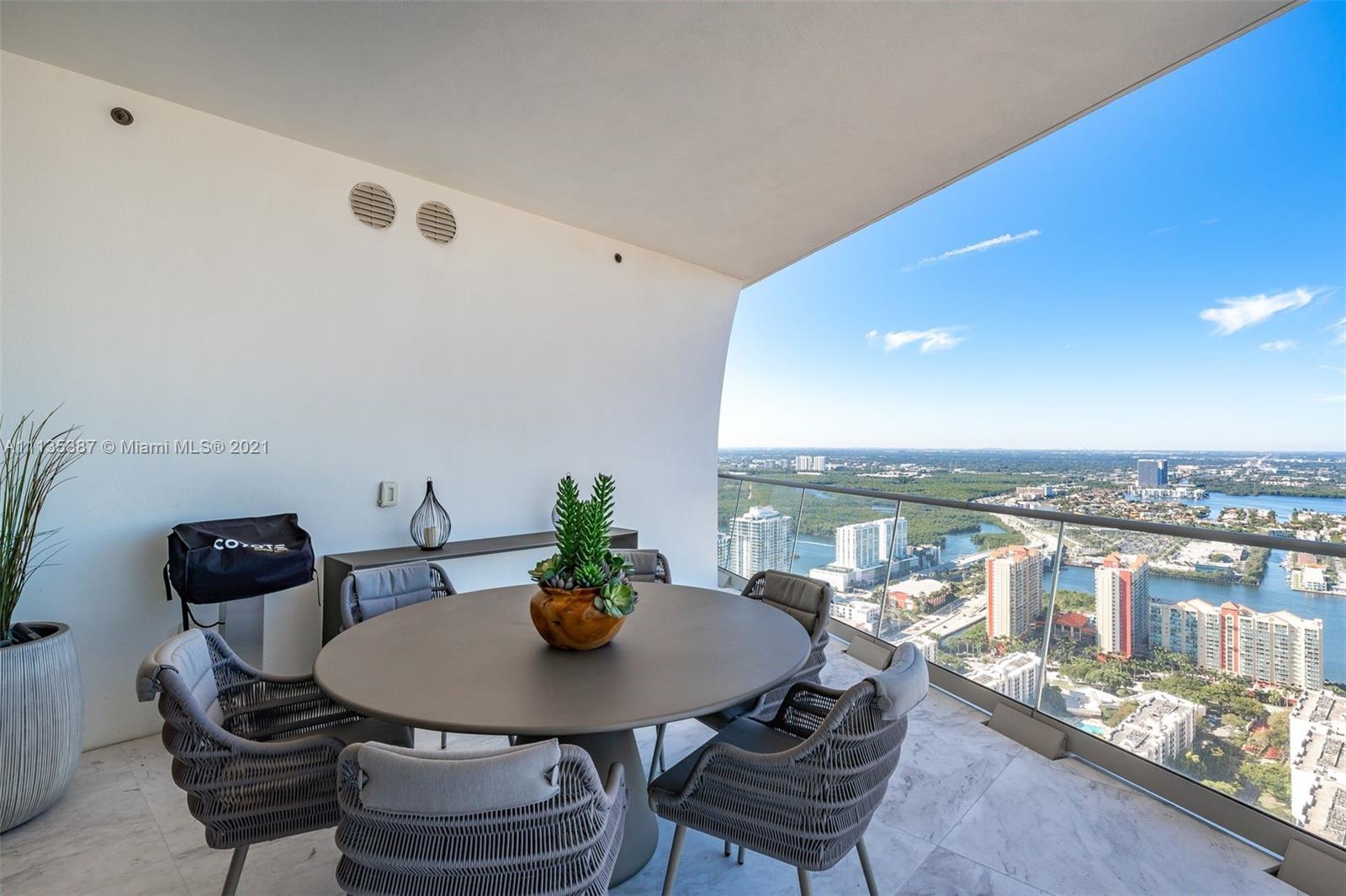 JADE SIGNATURE CONDO - Residential