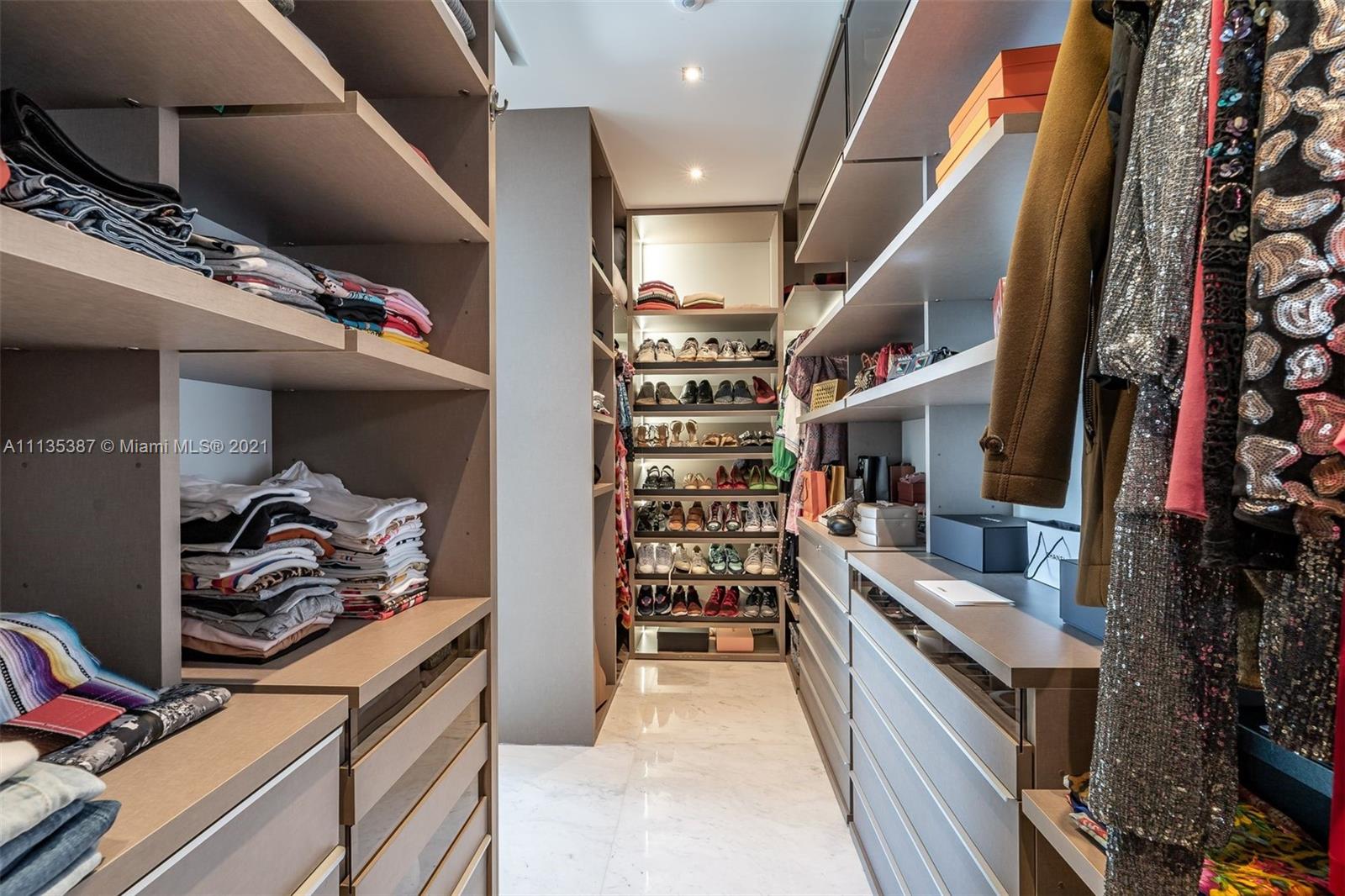 JADE SIGNATURE CONDO - Residential