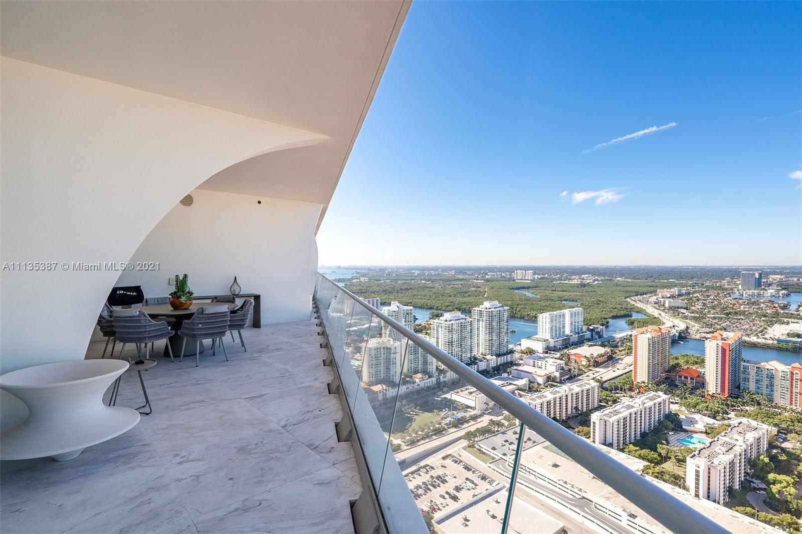 JADE SIGNATURE CONDO - Residential