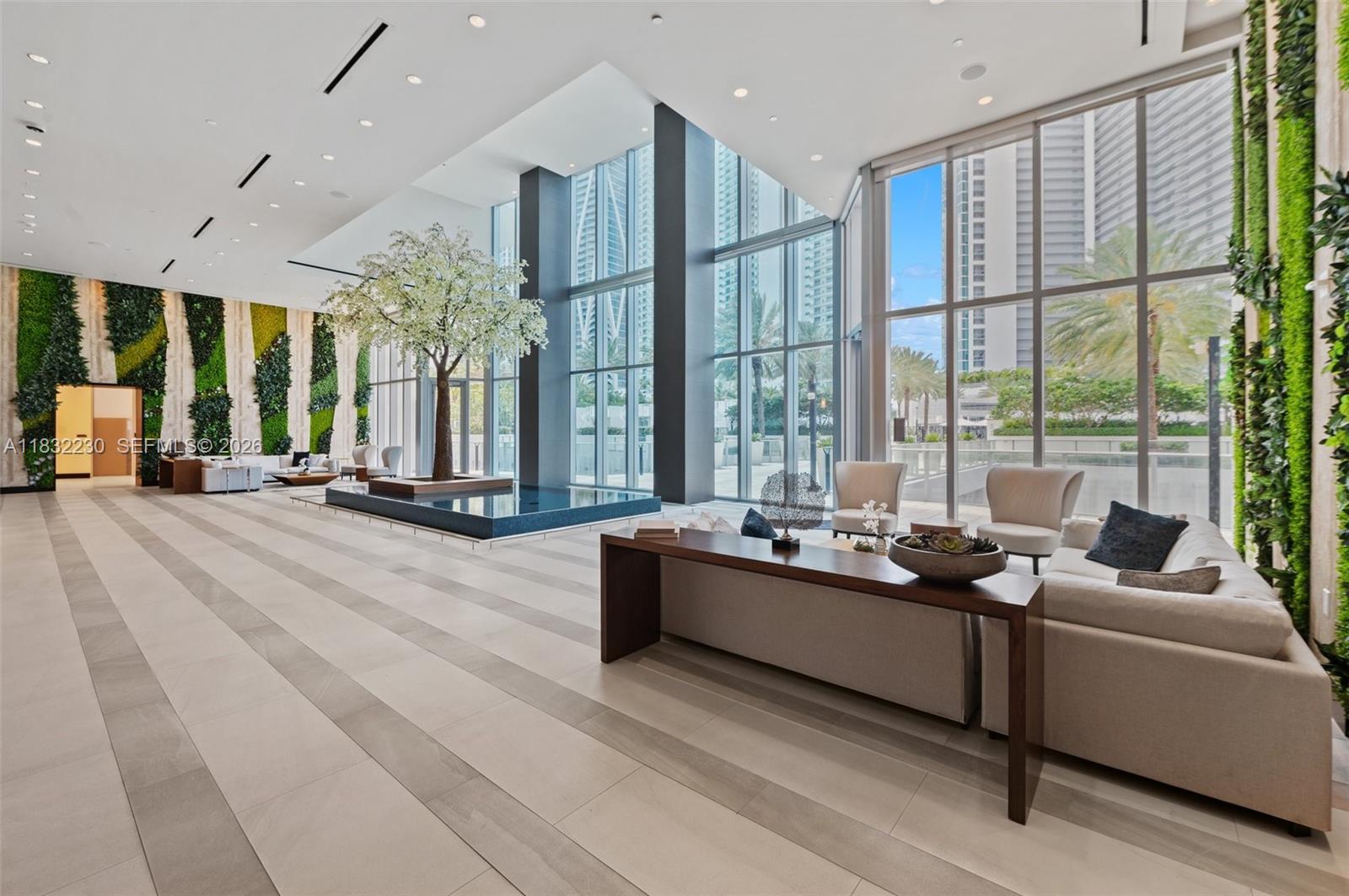 PARAMOUNT MIAMI WORLDCENT - Residential