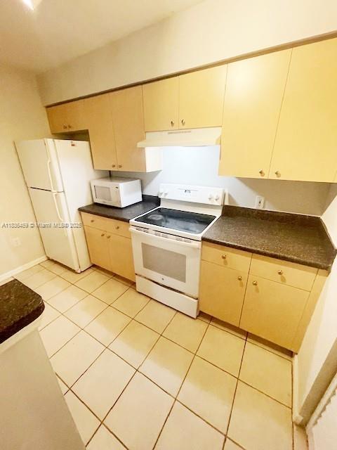 Comfortable and conveniently located ground-floor 2-bedroom, 1-bath unit, with water, basic cable, and internet included. Close to shopping, schools, and universities.