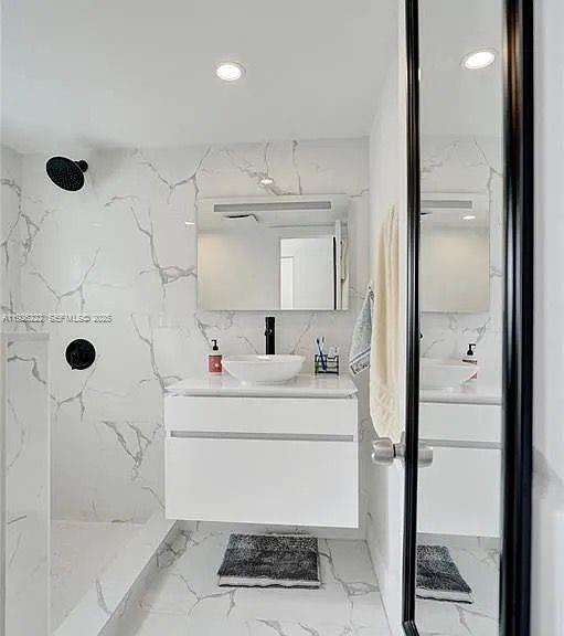 CLAIR LAKE - Residential Income