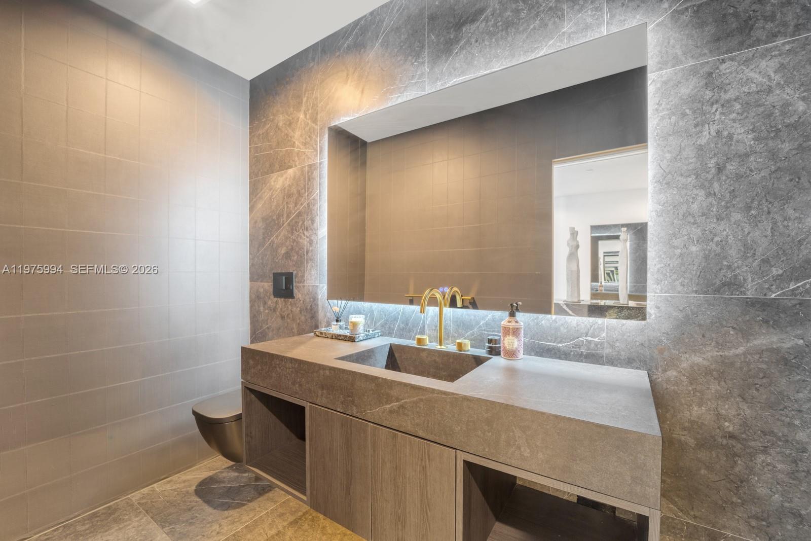 BISCAYNE BEACH CONDO - Residential