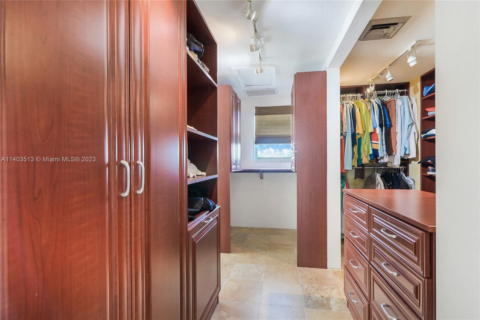 FOUR SEASONS CONDO - Residential