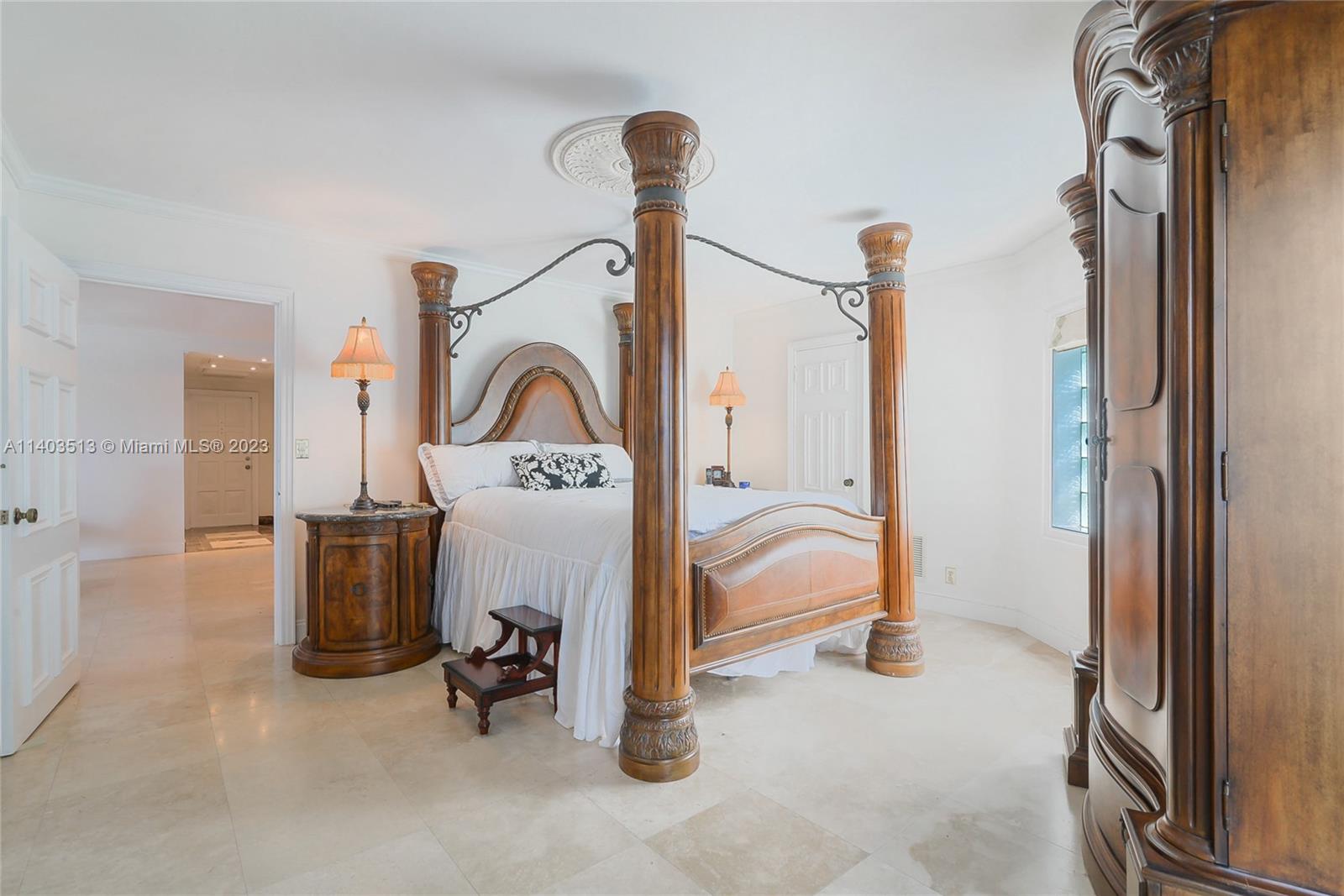 FOUR SEASONS CONDO - Residential