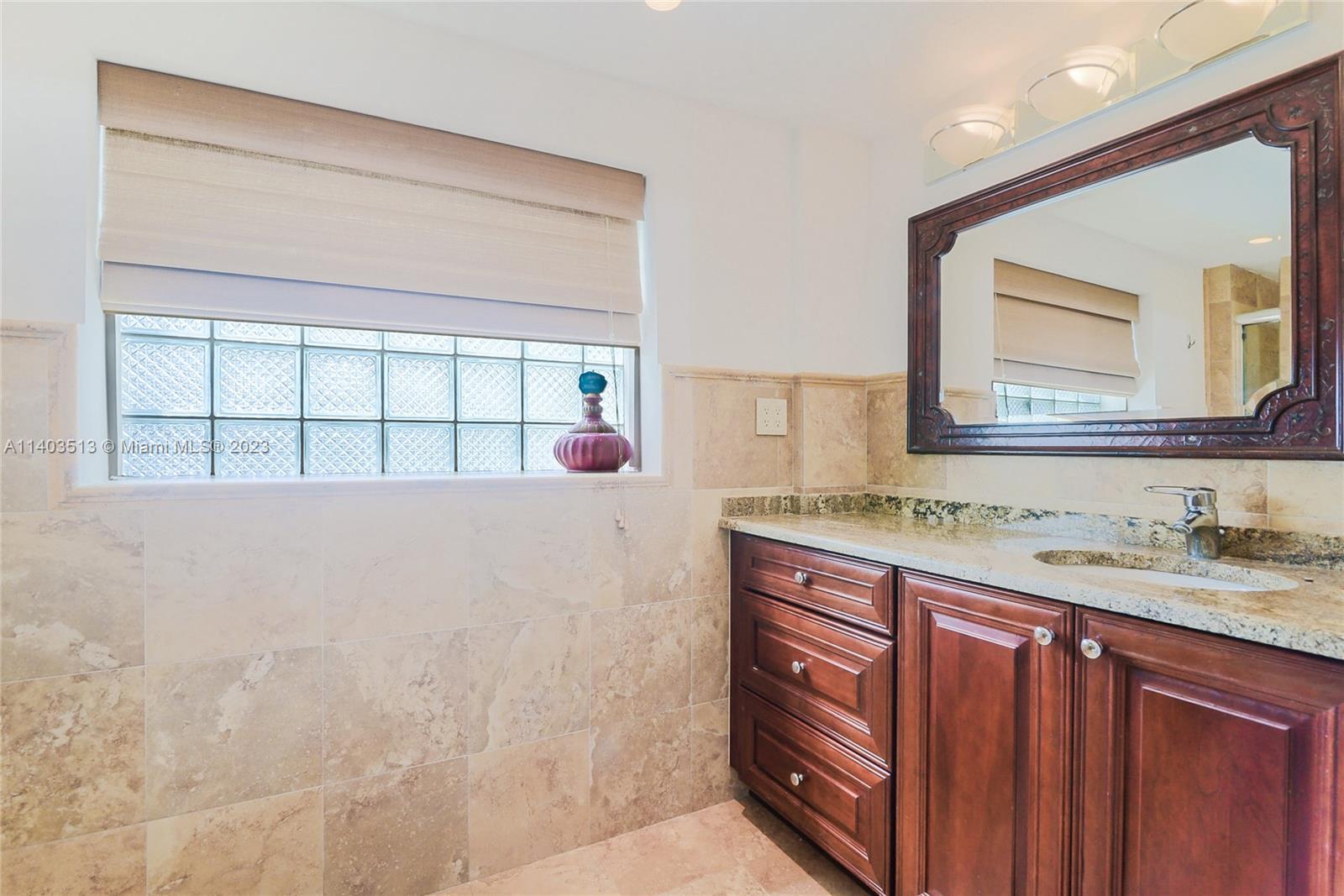 FOUR SEASONS CONDO - Residential