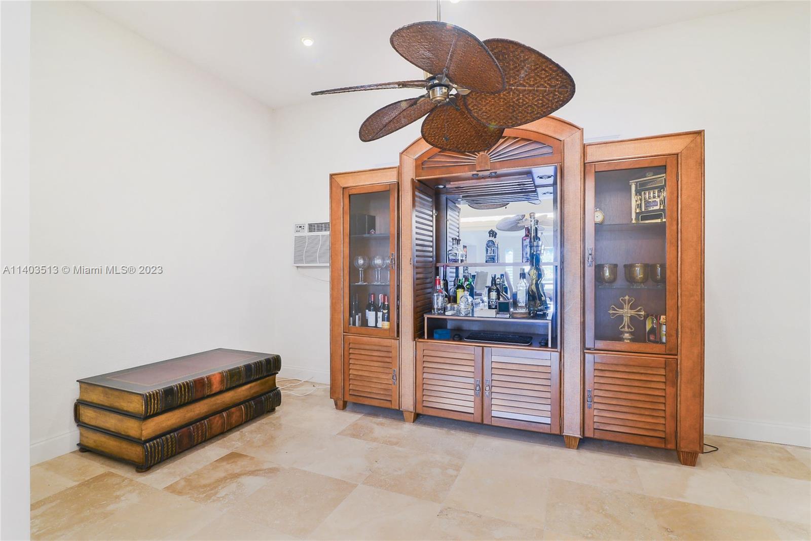 FOUR SEASONS CONDO - Residential