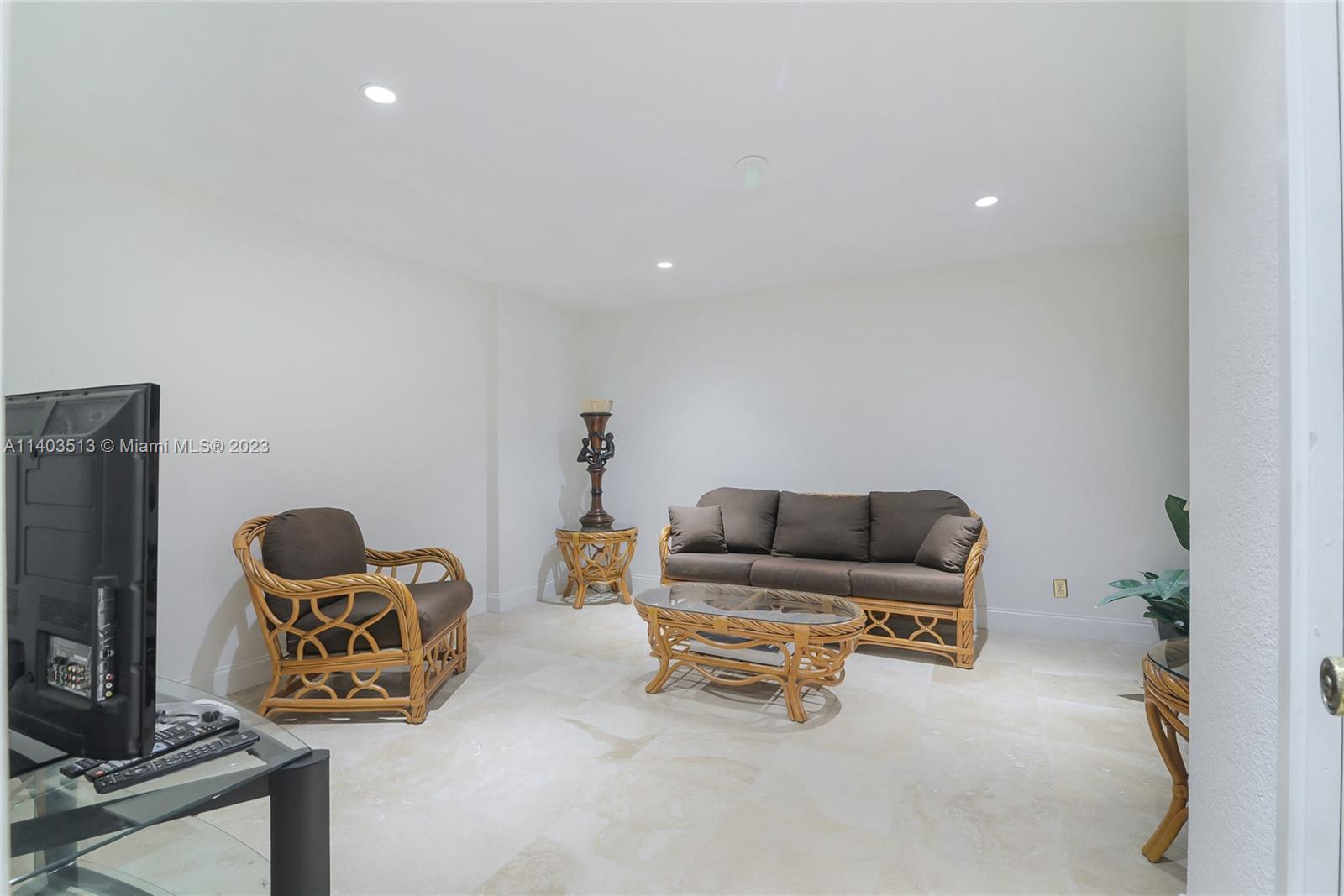 FOUR SEASONS CONDO - Residential