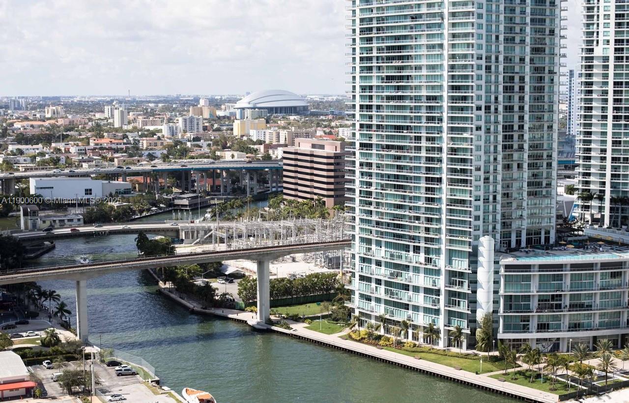 REACH CONDO - Residential Lease