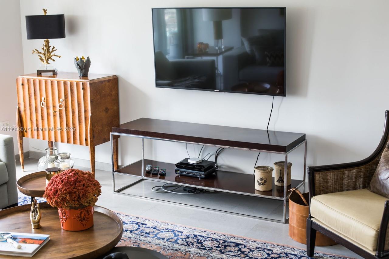 REACH CONDO - Residential Lease