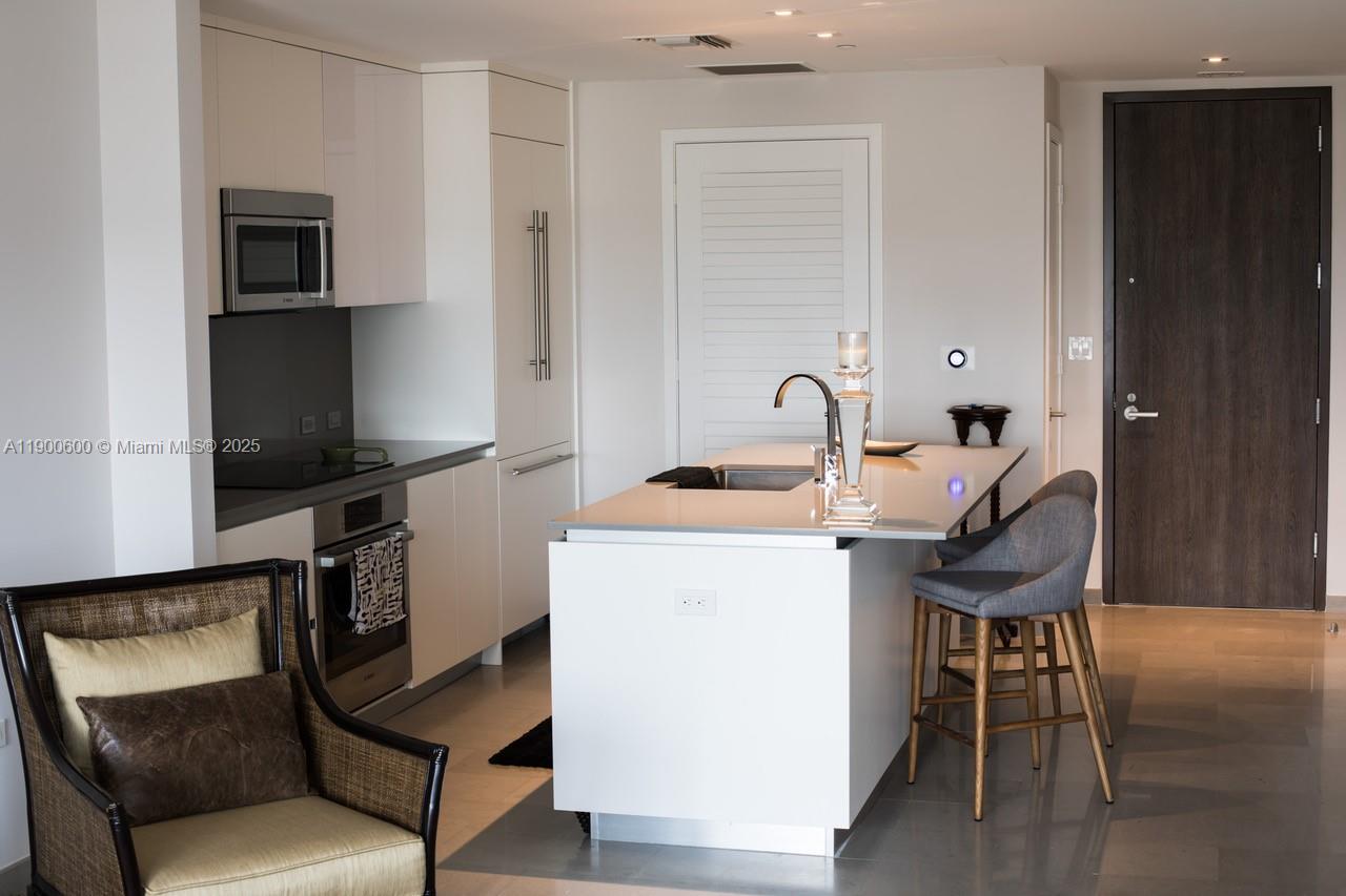 REACH CONDO - Residential Lease