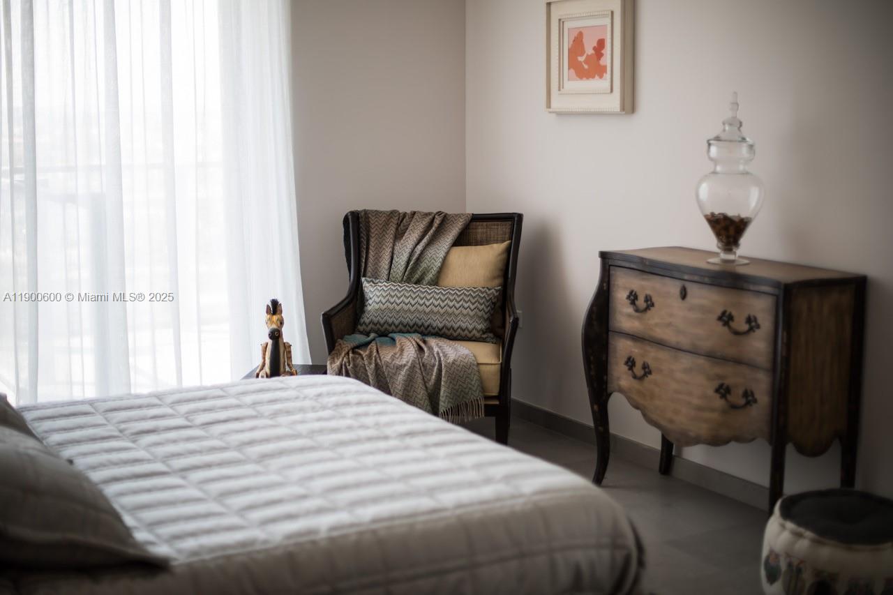 REACH CONDO - Residential Lease