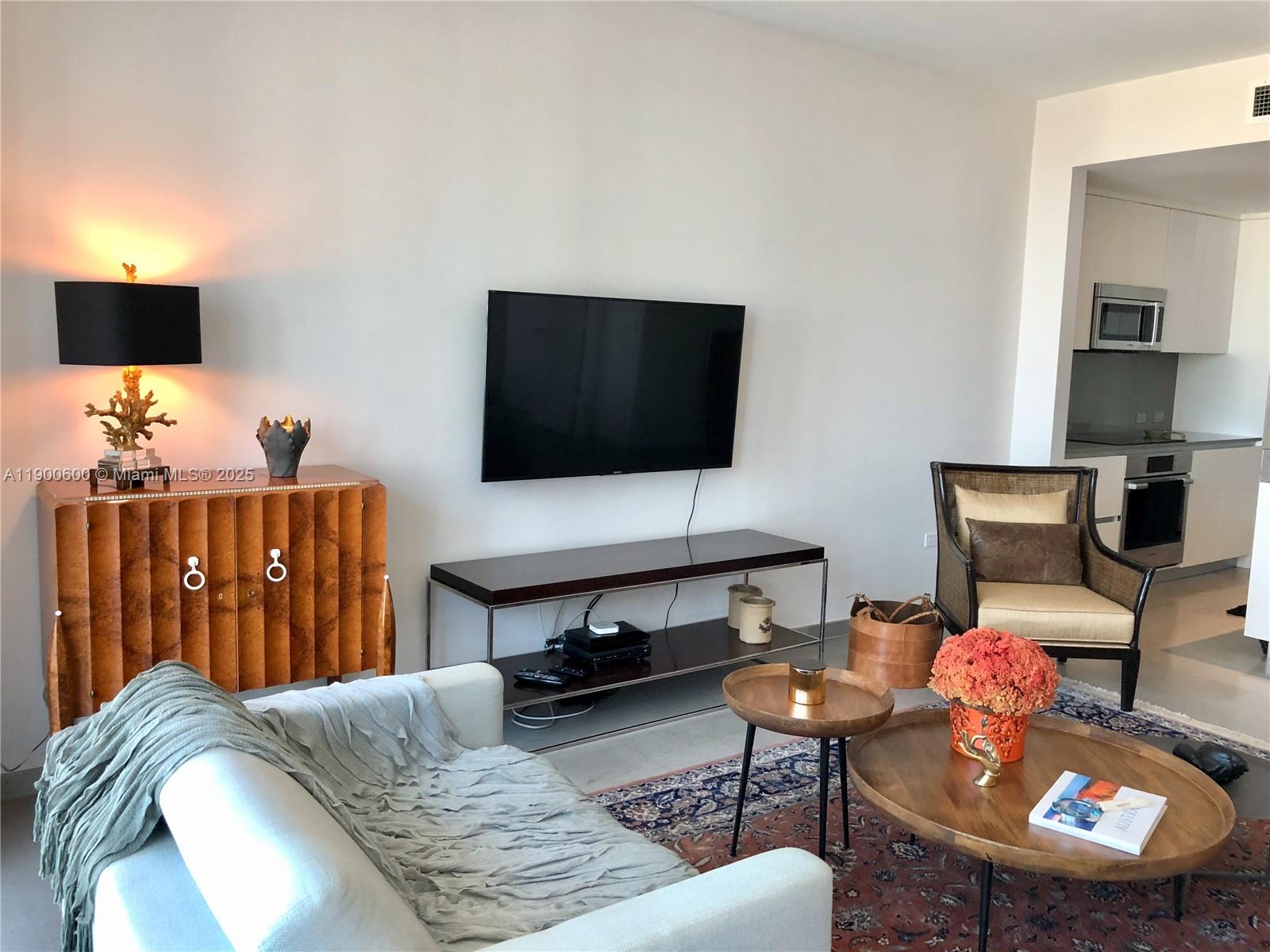 REACH CONDO - Residential Lease