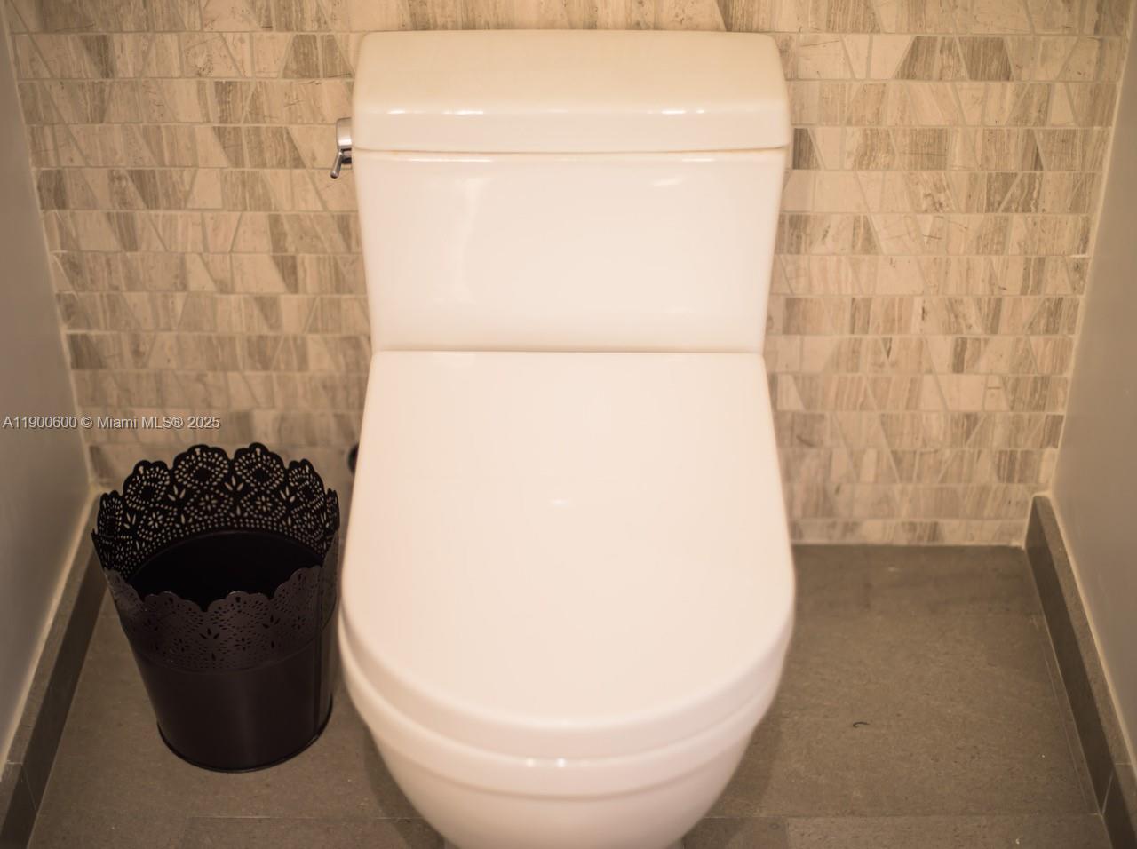 REACH CONDO - Residential Lease