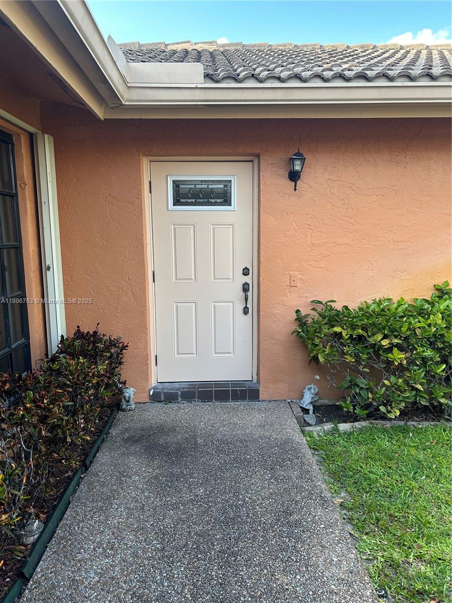CORAL SPRINGS COUNTRY CLU - Residential