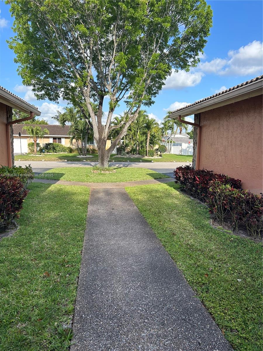 CORAL SPRINGS COUNTRY CLU - Residential