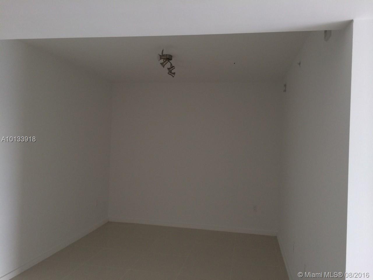 5252 PASEO CONDOMINIUM - Residential Lease