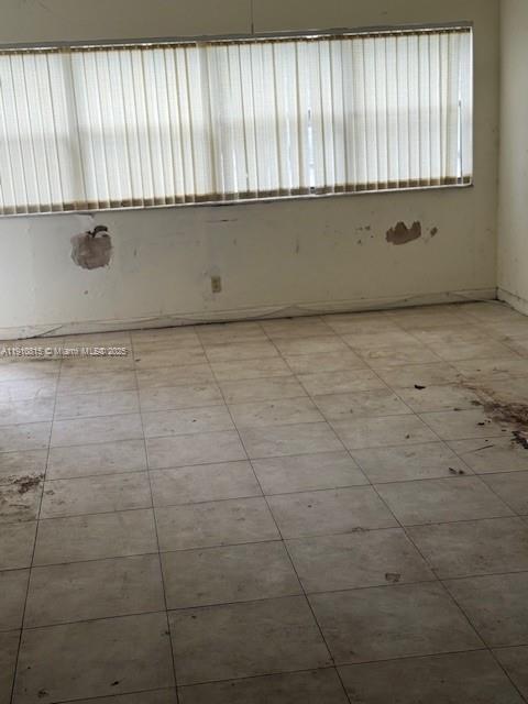 BUILDING SIX OF RACQUET C - Residential