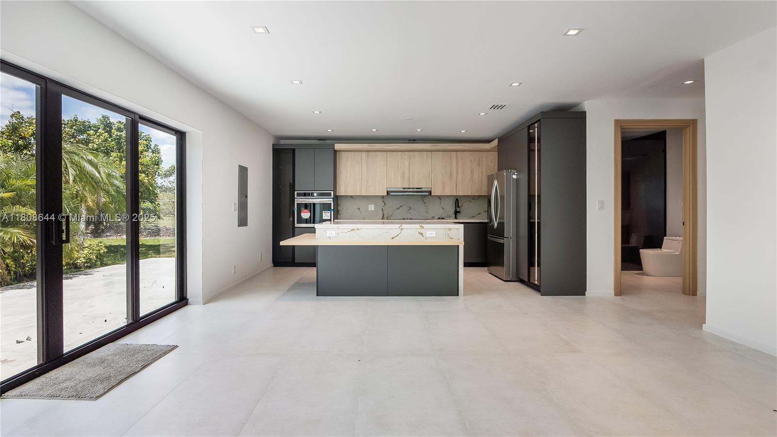 REDLANDS - Residential