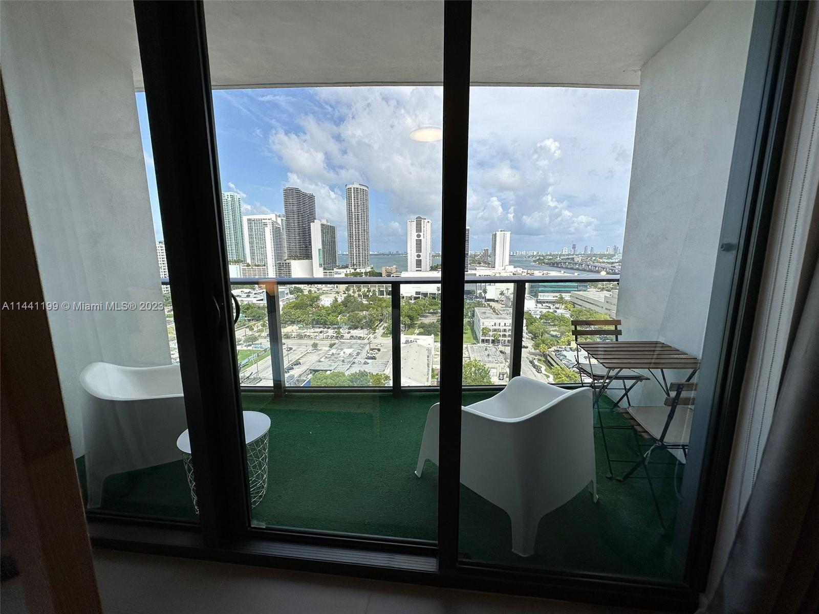 CANVAS CONDO - Residential