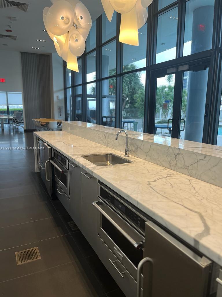 CANVAS CONDO - Residential