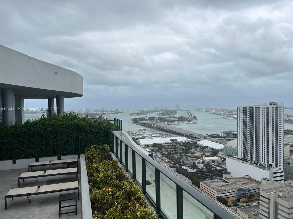 CANVAS CONDO - Residential