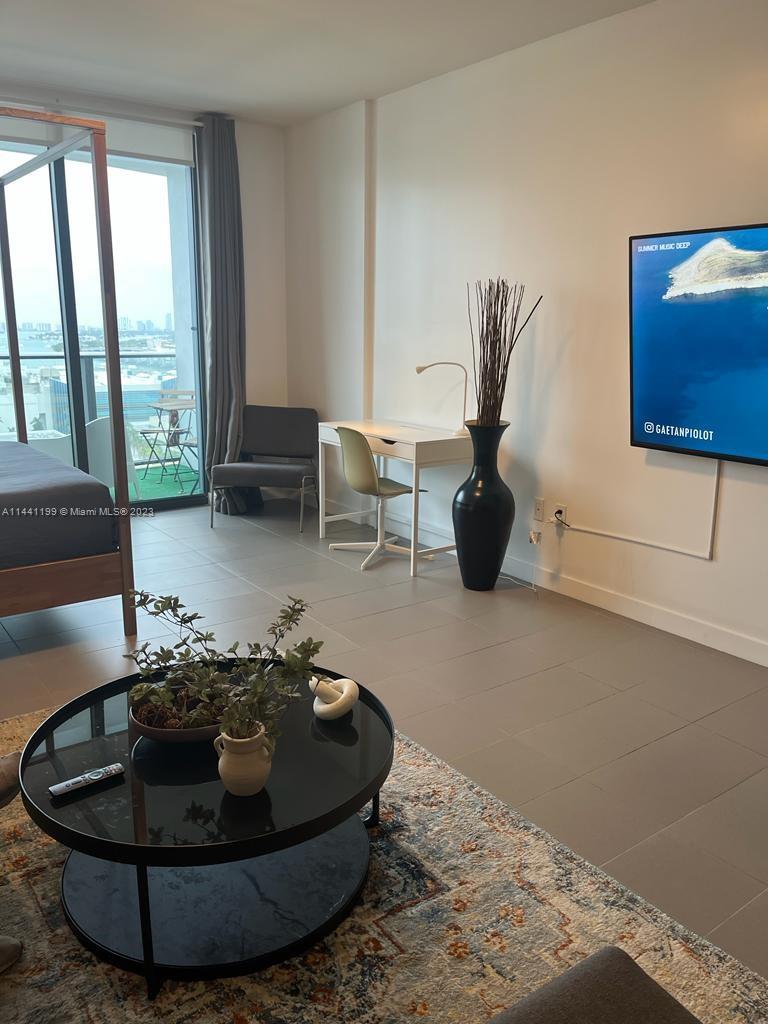 CANVAS CONDO - Residential
