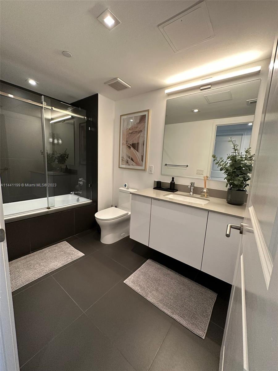 CANVAS CONDO - Residential