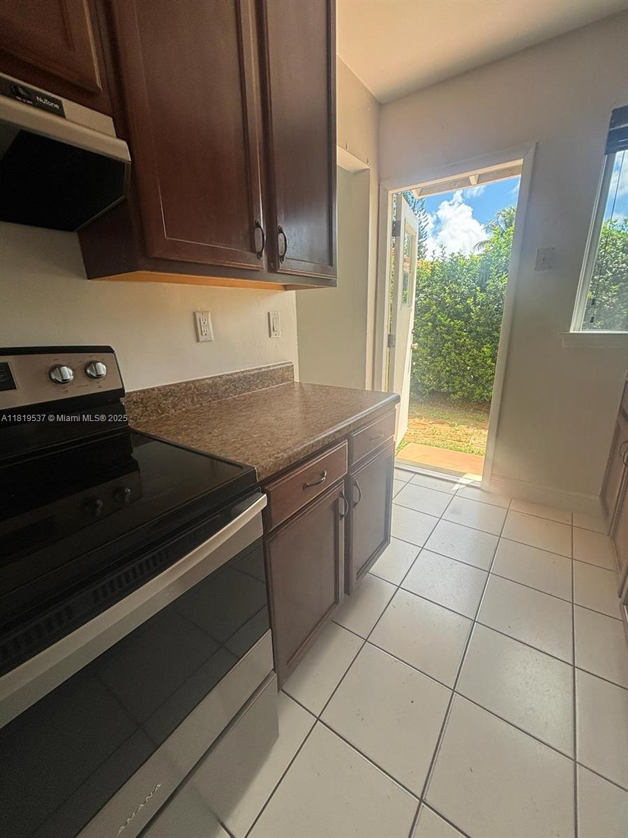 BISCAYNE LAWN EXTENSION - Residential Lease