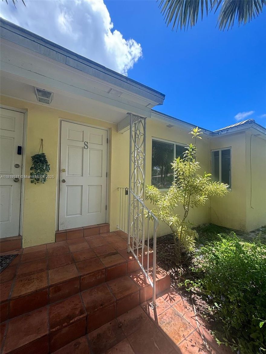 Beautiful unit 2 Bedroom/1 Updated Bath located in the Biscayne Park neighborhood. It has a large backyard and hurricane impact windows within walking distance to parks, community center and nearby shopping.