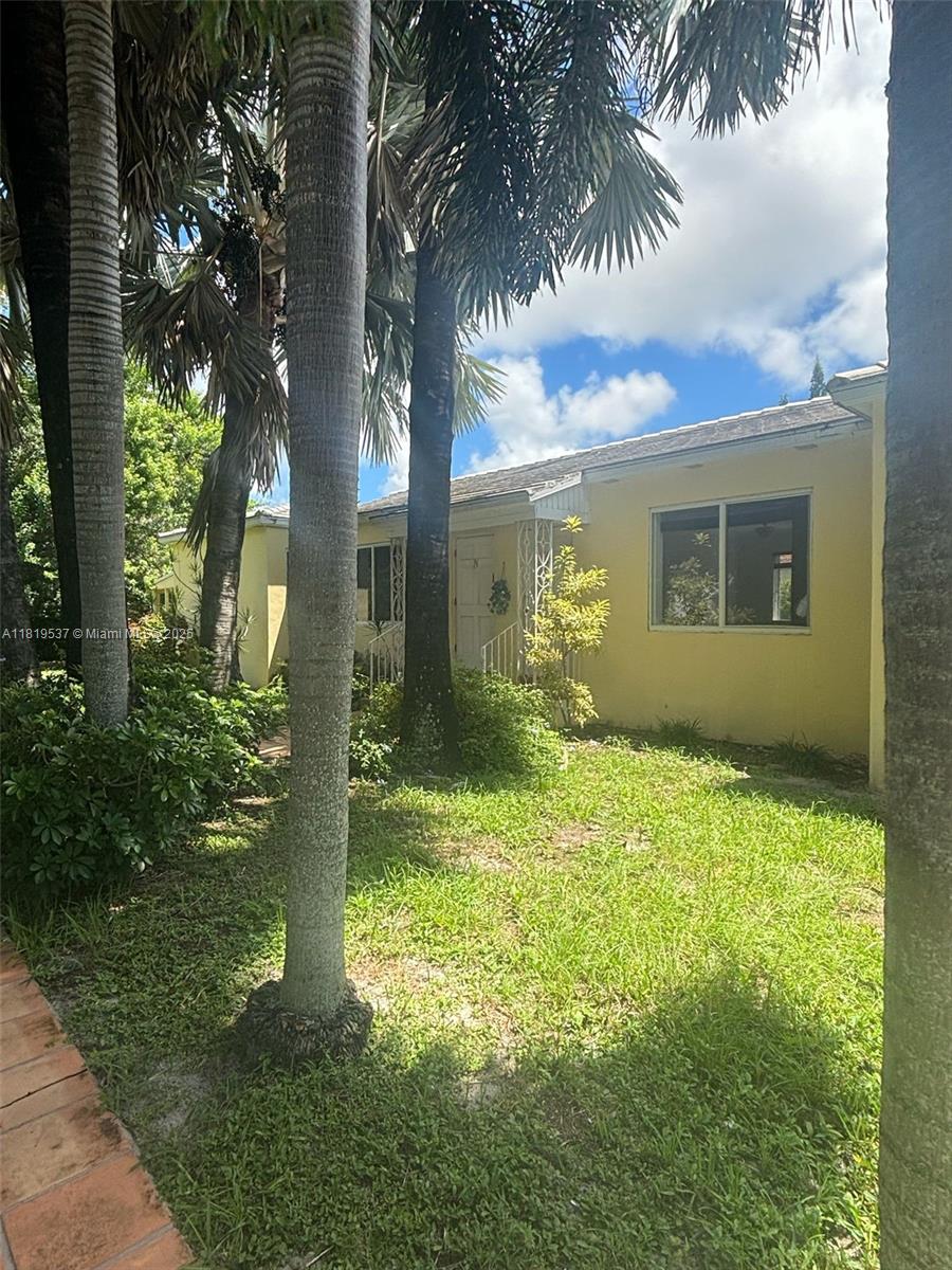 BISCAYNE LAWN EXTENSION - Residential Lease