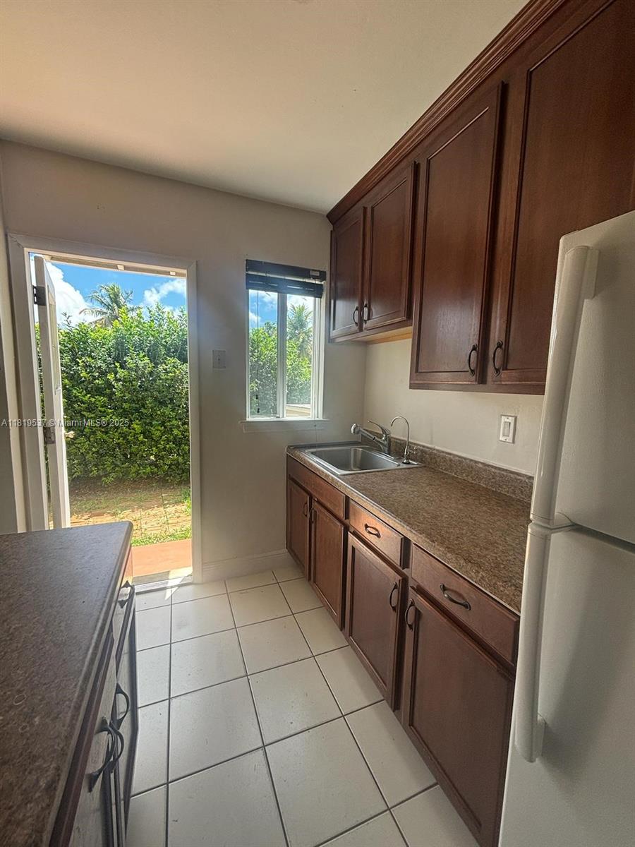BISCAYNE LAWN EXTENSION - Residential Lease