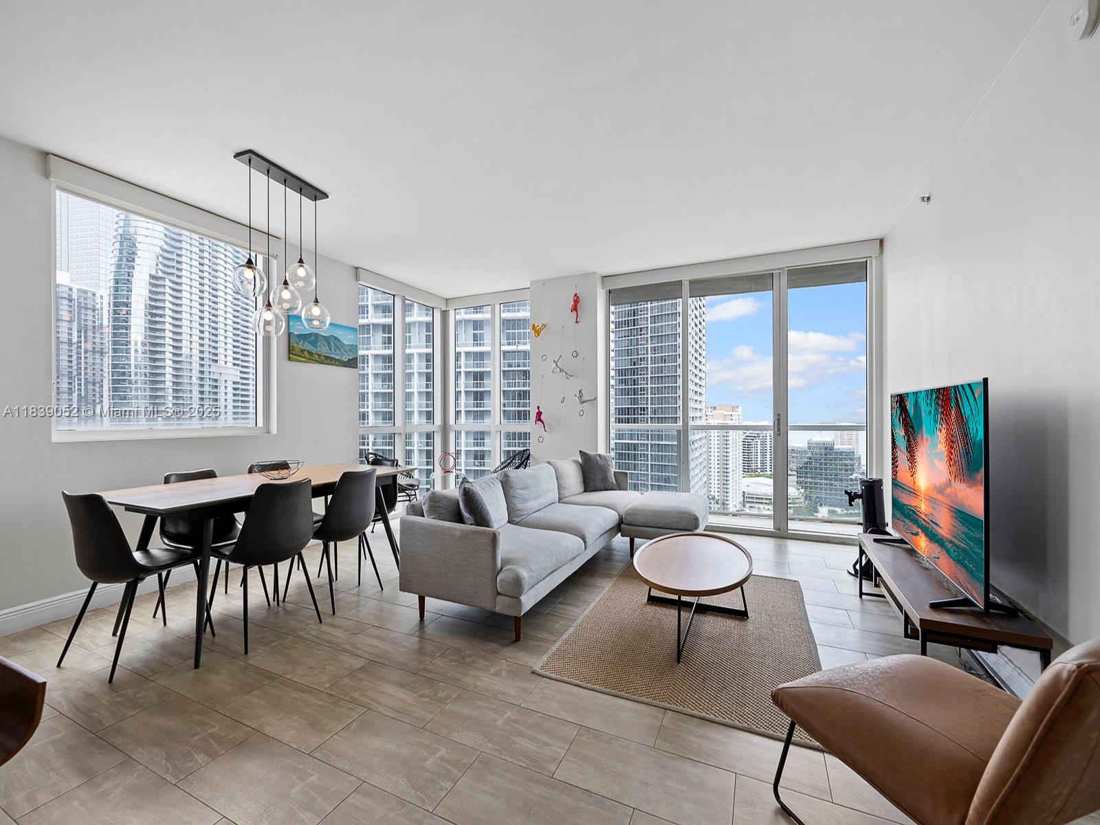 500 Brickell Ave 2501, Miami, FL, 33131/$1,070,000 4 500 Brickell Ave 2501