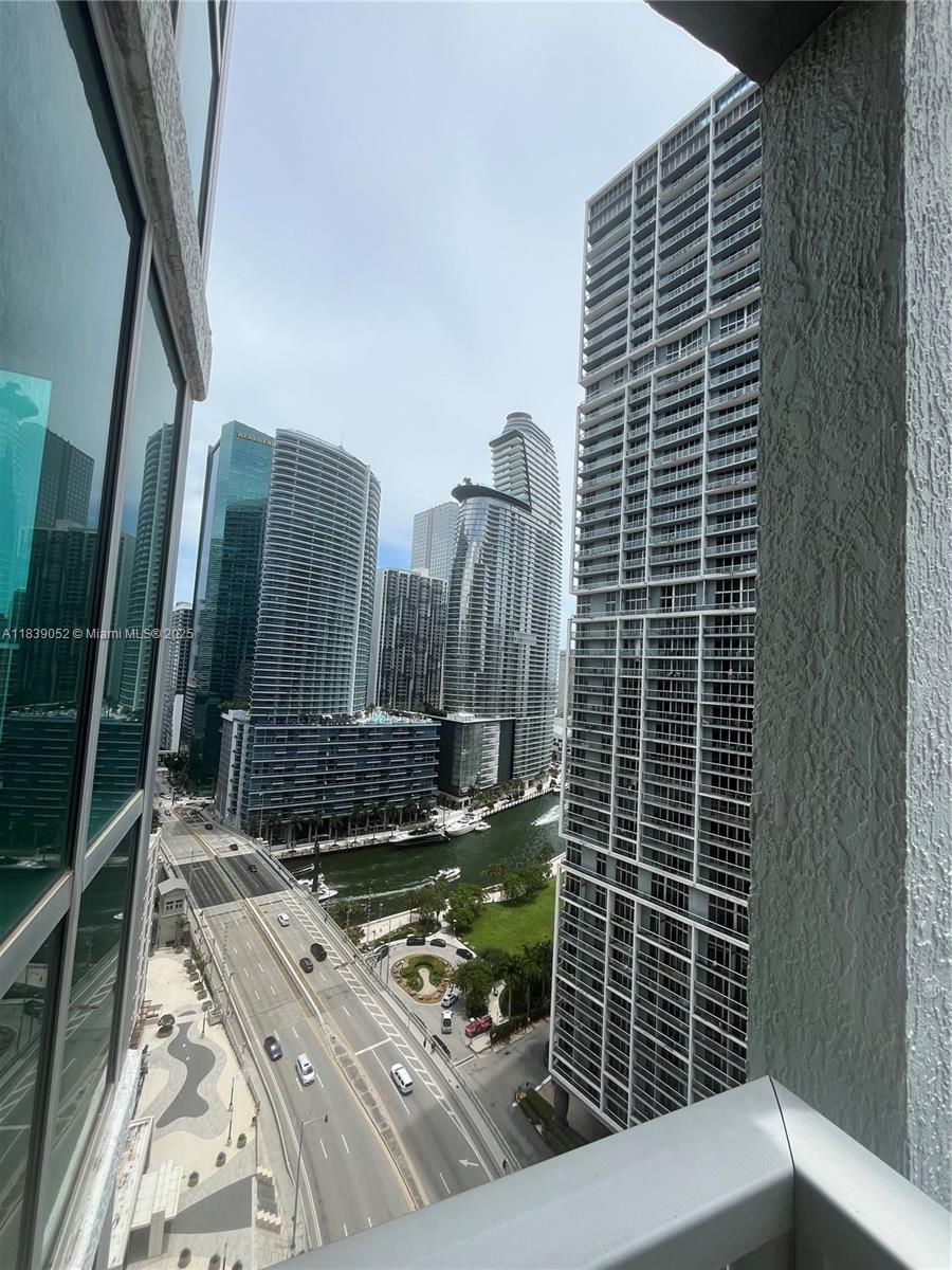 500 Brickell Ave 2501