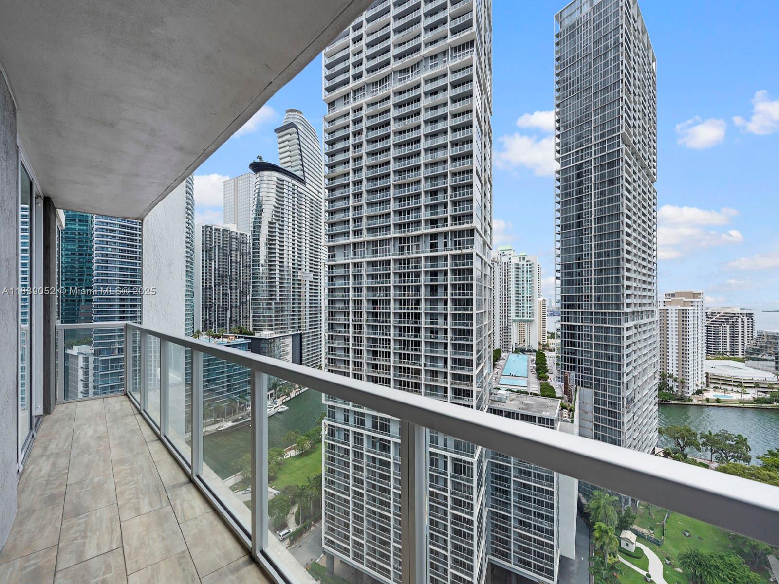 500 Brickell Ave 2501, Miami, FL, 33131/$1,070,000 1 500 Brickell Ave 2501