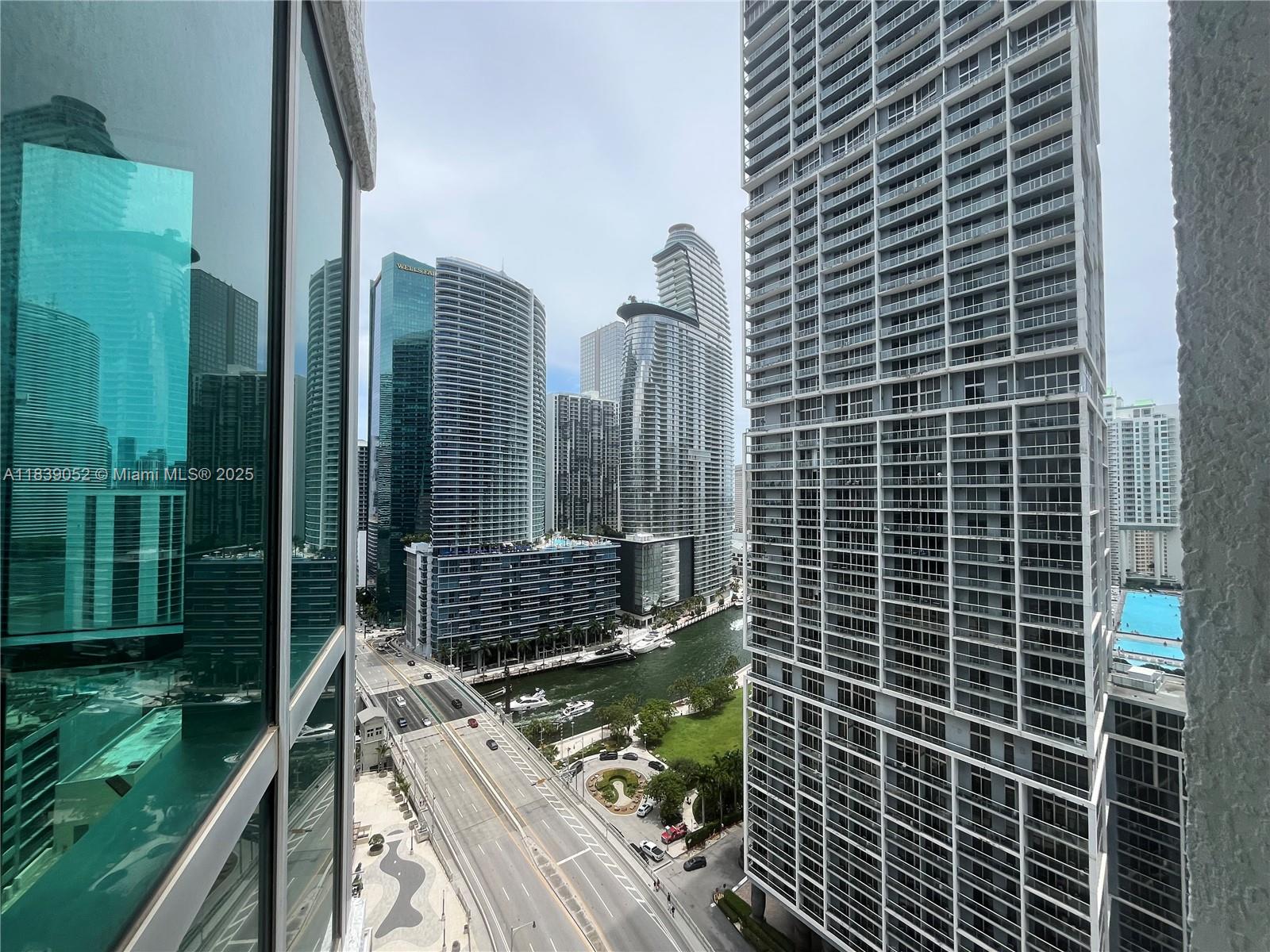 500 Brickell Ave 2501