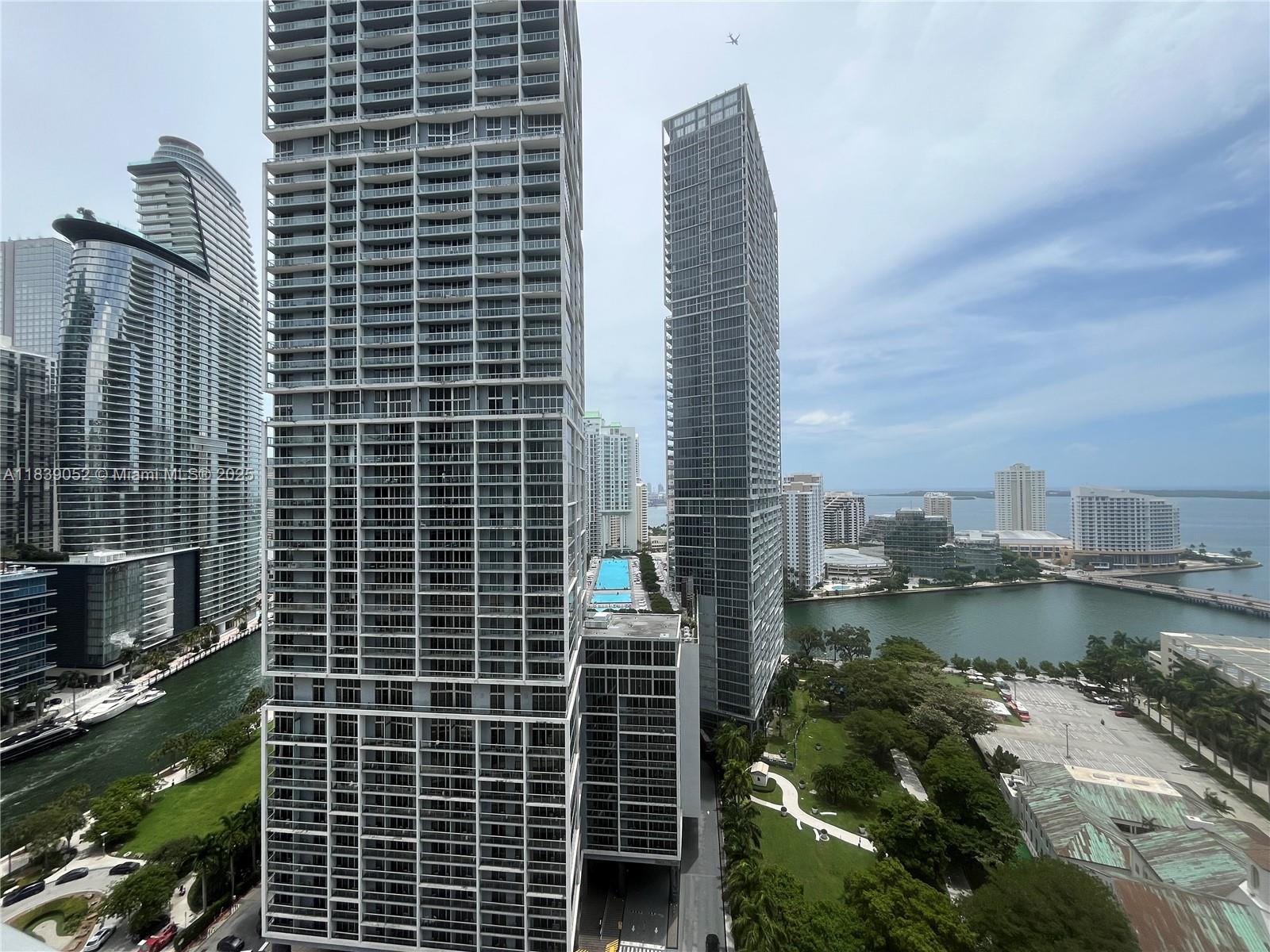500 Brickell Ave 2501